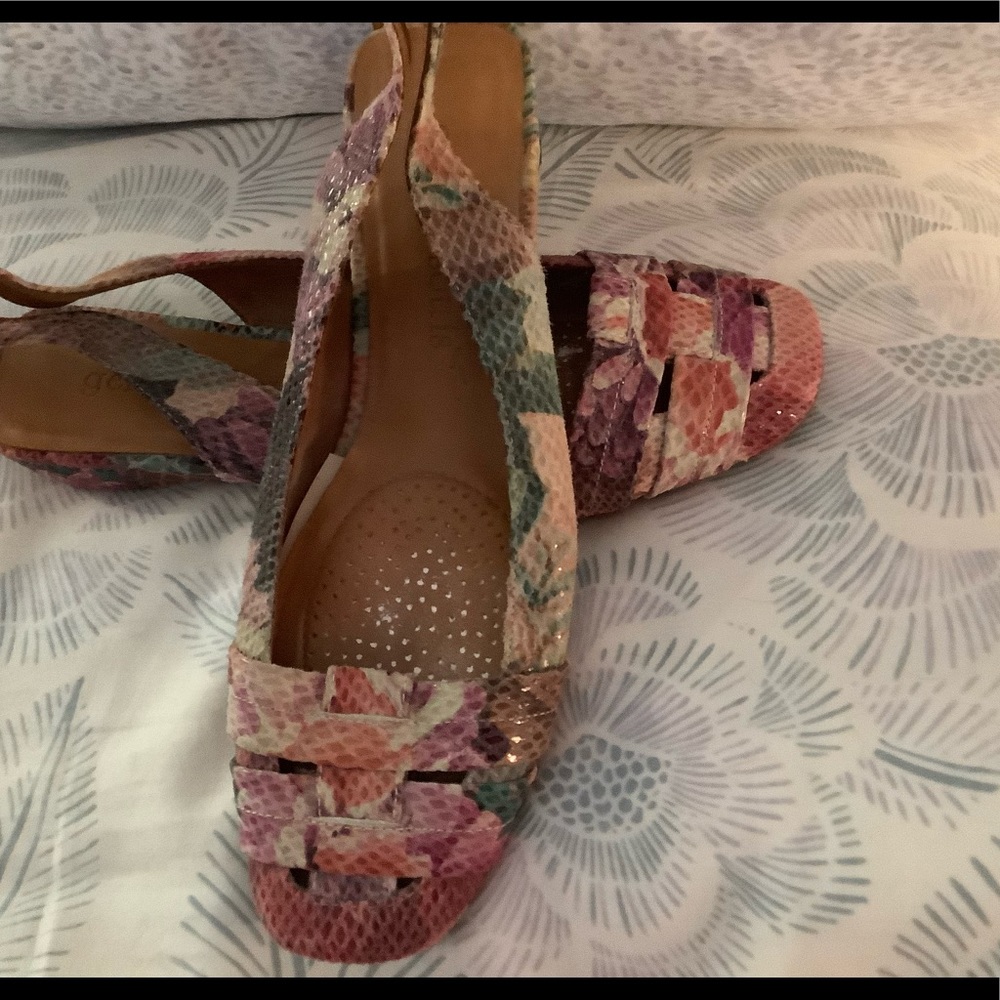 Gentle Souls Colorful Snake/leather print flats!